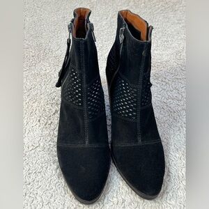 LUCKY BRAND Ramses Black Suede Laser Cut Pointed Toe Size Zip 9.5 Stacked Heels